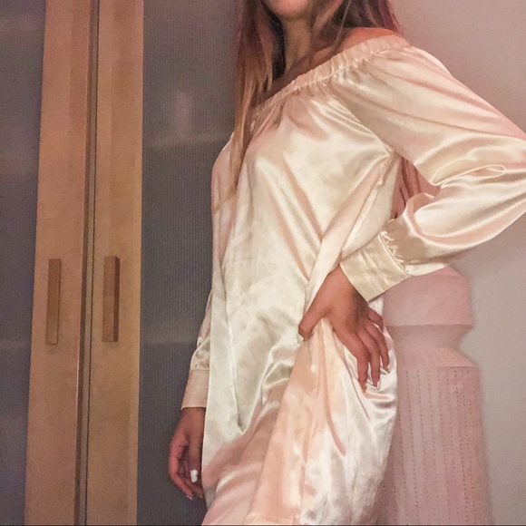 satin ivory off the shoulder dress 🤍 - Picture 3 of 4